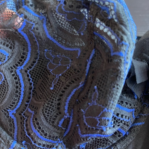 French lace unlined bra - Picture 6 of 7